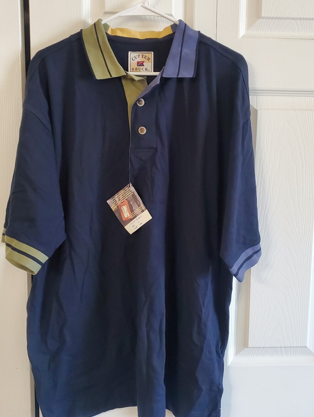 Cutter & Buck Nwt Xl. Mens Navy Polo Shirt. Short Sleeves. Company Logo On Sleev